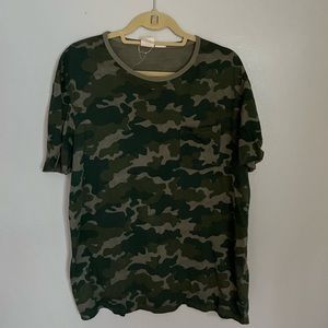 UO Feathers Camouflage Tee